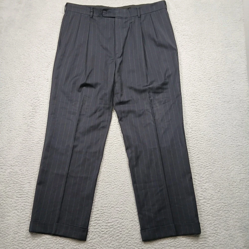 Jos A Bank Traveler's Collection Men's 43R Pinstripe Wool Suit‎ Gray 2-Button